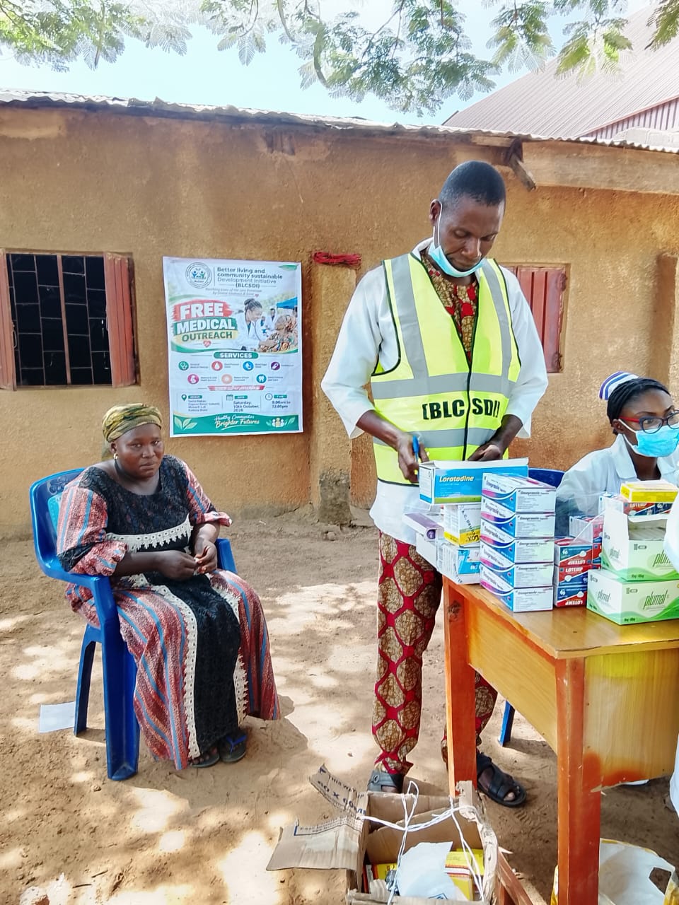 Free medical outreach in Angwan Bazai, Gubuchi — photograph 6 of 23