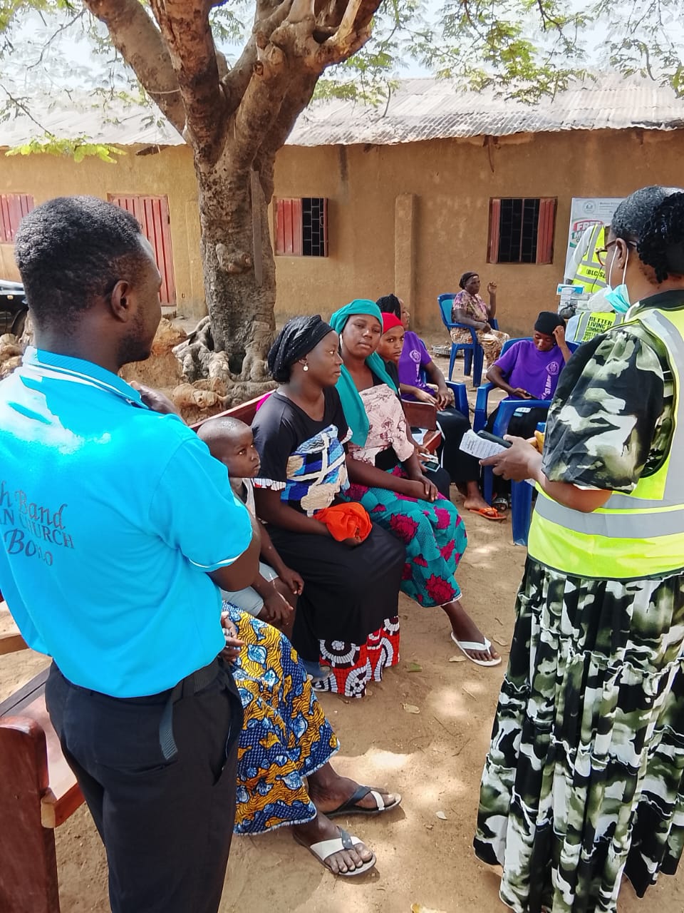 Free medical outreach in Angwan Bazai, Gubuchi — photograph 11 of 23