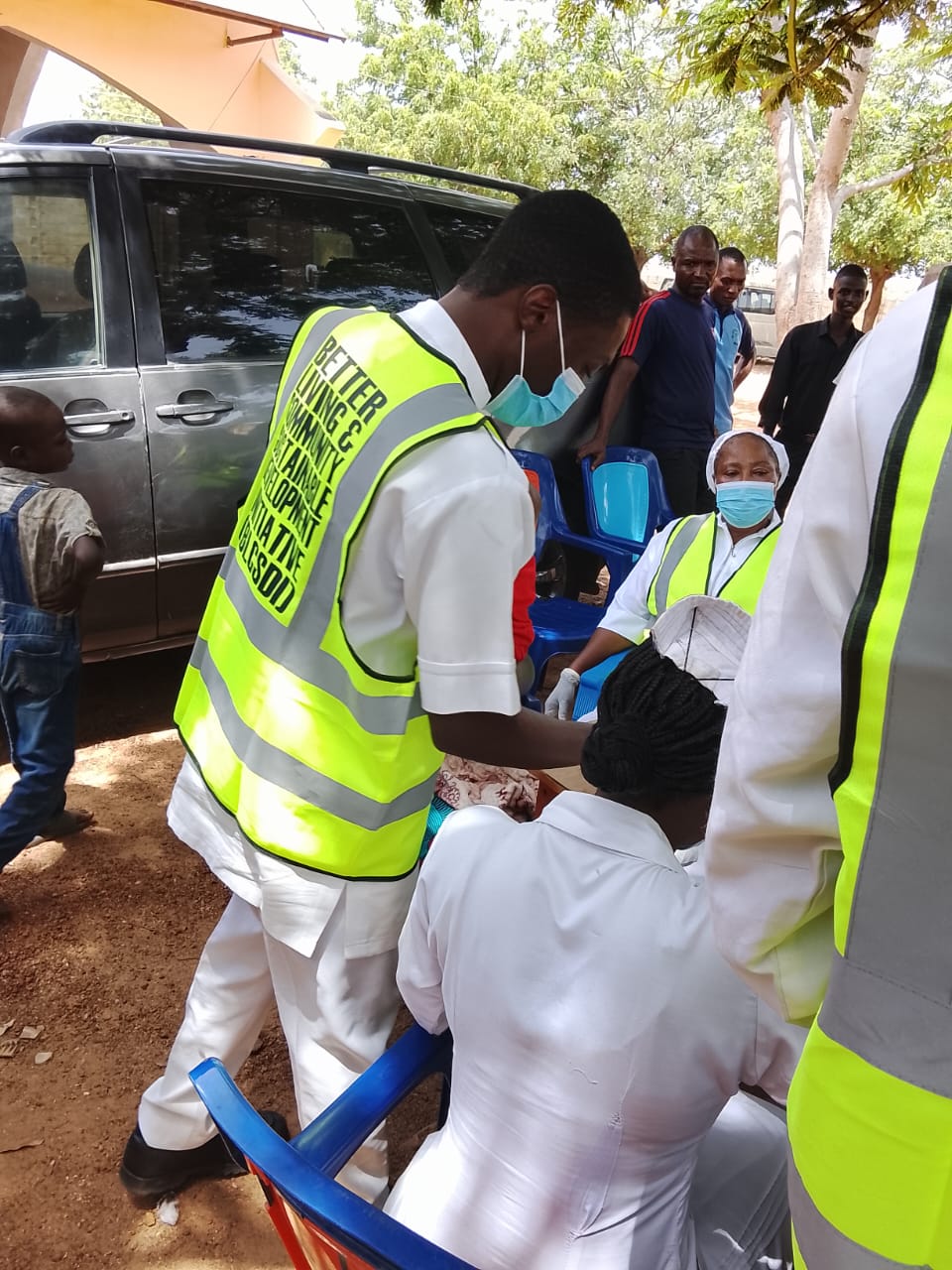 Free medical outreach in Angwan Bazai, Gubuchi — photograph 18 of 23