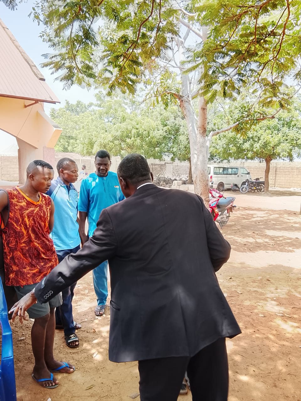 Free medical outreach in Angwan Bazai, Gubuchi — photograph 20 of 23